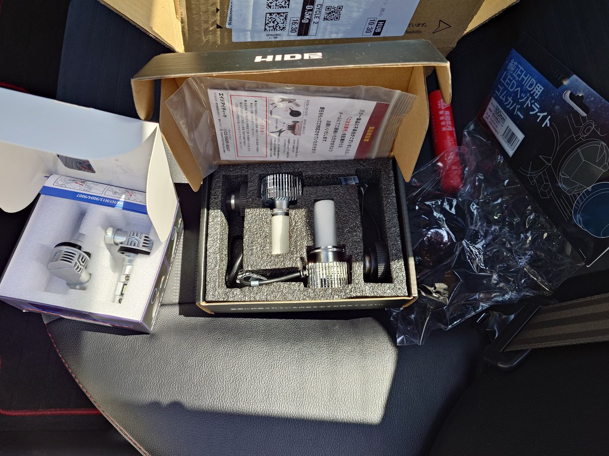 runomas's tweet photo. 今日はエボXのヘッドライトとAFSをLEDに変更
ヘッドライトはHID屋さんのDSシリーズを一度買ったけどエボXはバルブ挿入口が狭くて入らなかった💦
なのでDシリーズを買い直ししました。
昼間だと分からないから夜テストを兼ねてドライブやな https://t.co/QwUSTHevjT