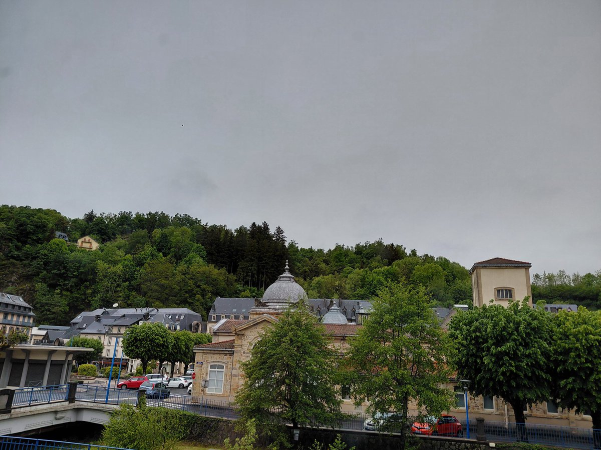 KiwiBurgerSancy's tweet photo. La Bourboule samedi 16 mai 3°@otsancy @MeteoSancy @otbourboule https://t.co/uvM856qy0o