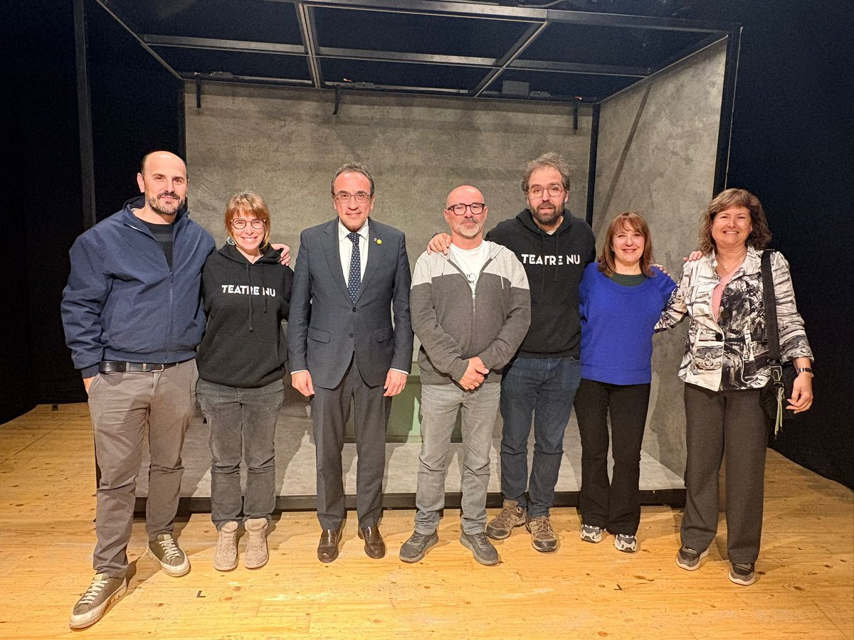 joseprull's tweet photo. L’obra “Avi, et trauré d’aquí”, de Joan Pinyol, explica la història de Joan Colom, republicà enterrat d’esquena a la família al Valle de los Caídos.

Enhorabona, de nou, al Teatre Nu, per dur als escenaris aquesta història de reparació i memòria democràtica de manera brillant. https://t.co/aAXqBkoBdC