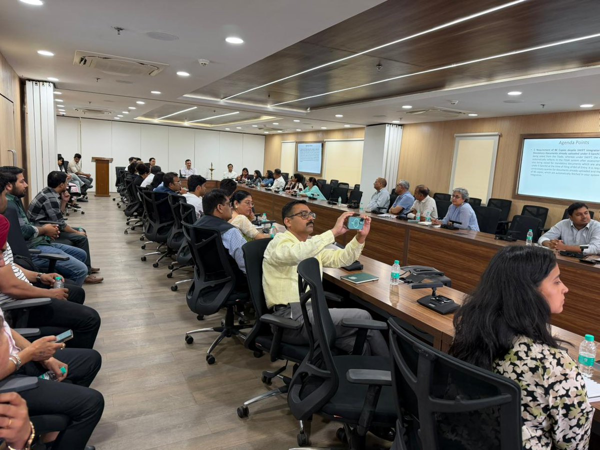 FSSAI_NRO's tweet photo. Importers meet held under Director, NRO.

Focus: awareness on food import guidelines, compliance &amp; ops.

Stakeholder concerns heard &amp; addressed. Assured resolution of genuine issues for better coordination &amp; effective implementation.

#FoodSafety #FSSAI #TradeFacilitation https://t.co/HL3J79FWIu