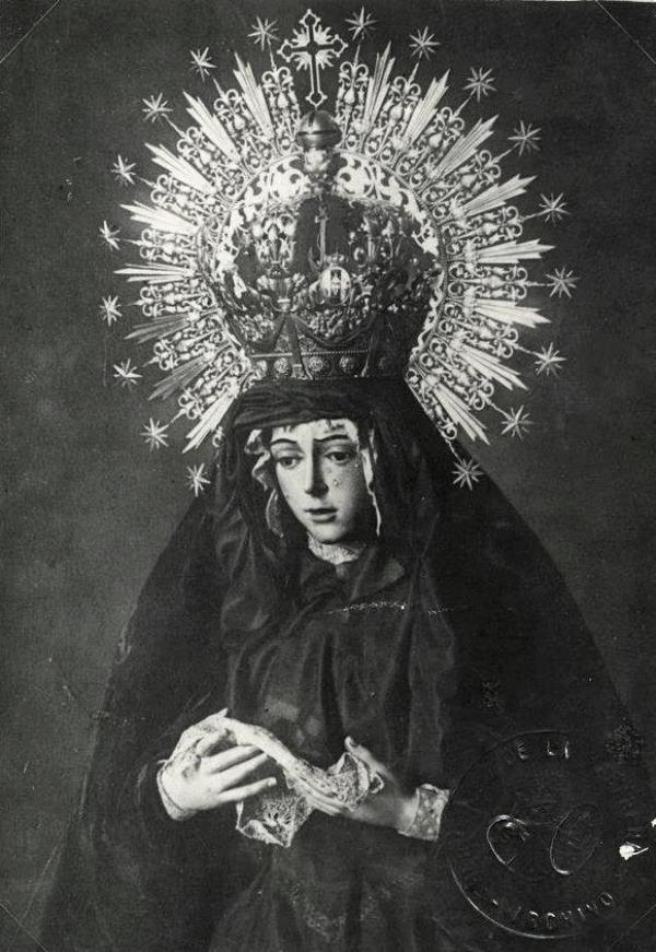 estaahifuera's tweet photo. Tal día como hoy en 1920 falleció José Gómez Ortega, Joselito el Gallo, en Talavera de la Reina.

Juan Manuel Rodríguez Ojeda vistió a la Virgen de la Esperanza Macarena de luto el 31 de mayo, levantándose un túmulo funerario en la parroquia de San Gil.

#TDSCofrade https://t.co/UHj5CcErI0