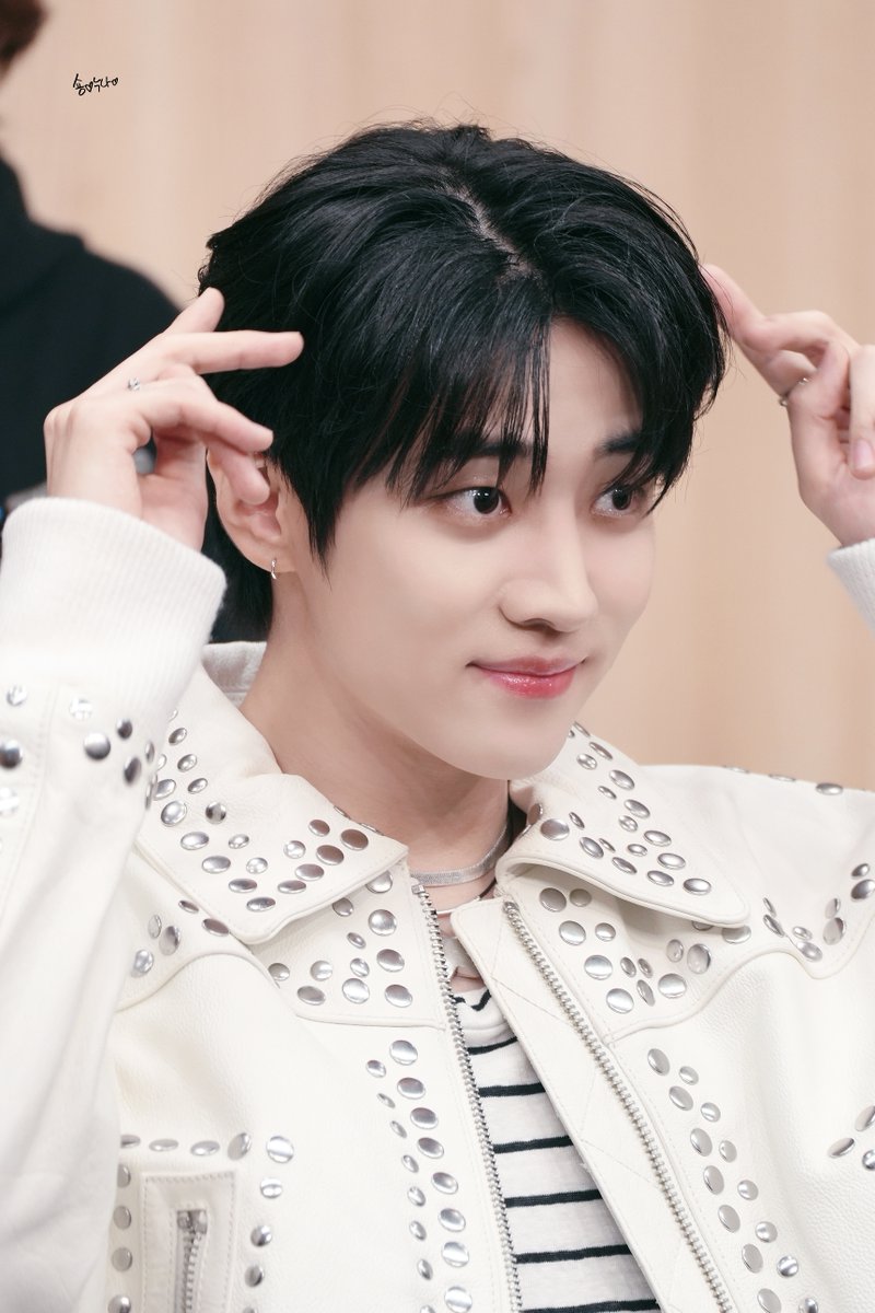 숑 tweet media