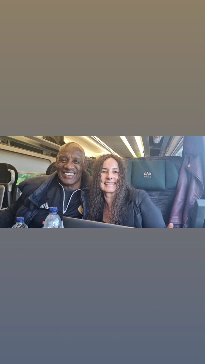 verona_cocks's tweet photo. Look who I plumbed into on the train back from the City on Thursday. Thank you @TheShaunWallace for having a chat and a selfie with me.  Aka the Dark Destroyer. https://t.co/nntSHnyXcl