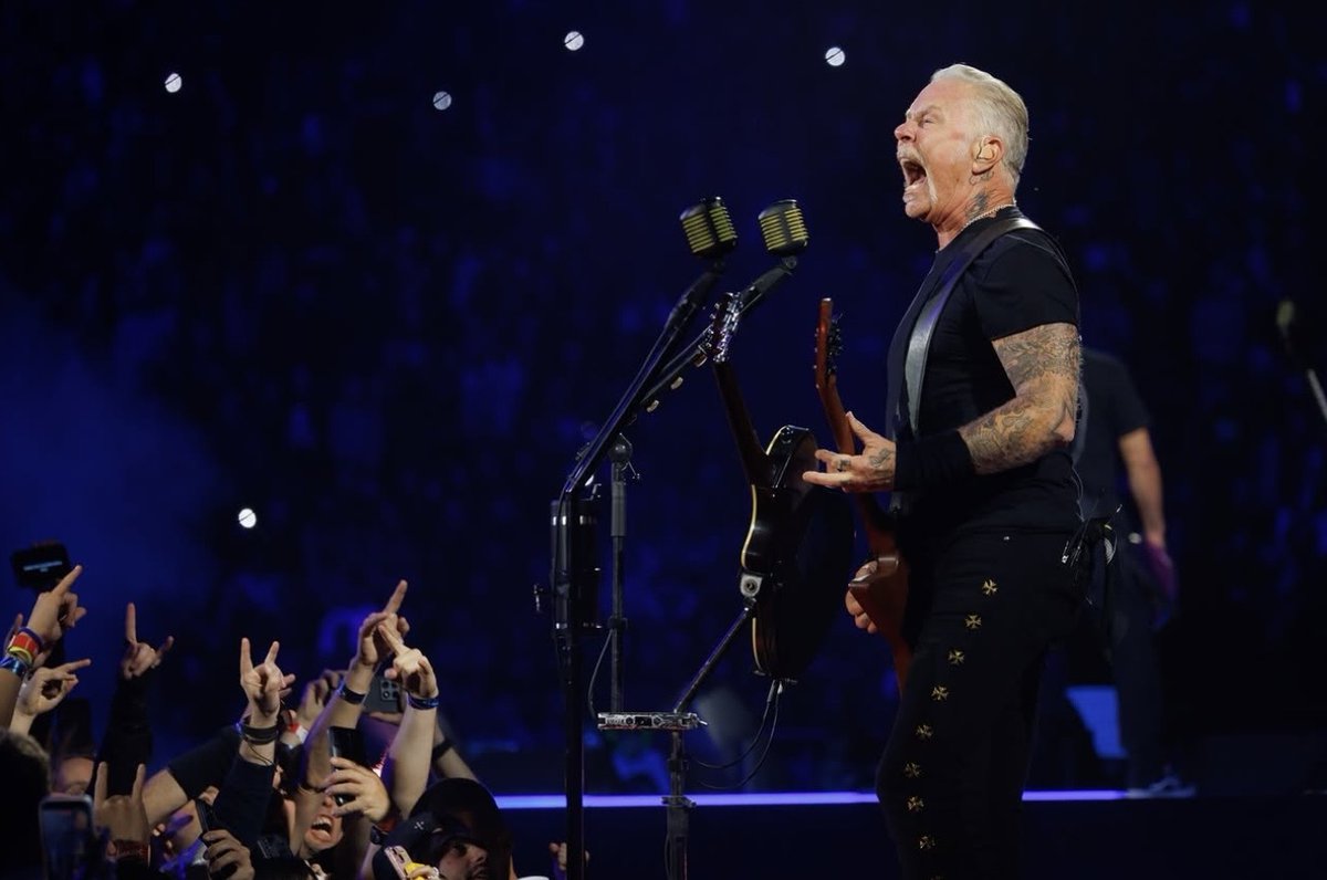 daily james hetfield tweet media