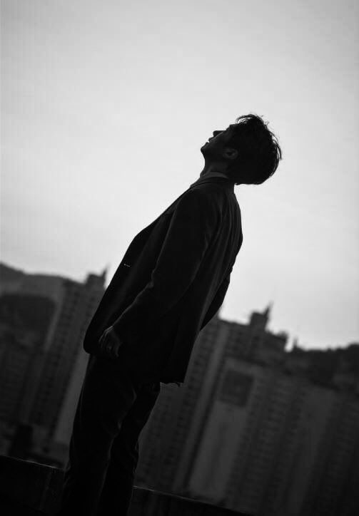 _poyyo's tweet photo. 너의 바다에 빠져 헤어 나오지 못하였다 
무엇 때문이었을까
작게 속삭여주는 네 목소리가 좋아서 였을까
날 바라보며 웃는 너의 얼굴이 예뻐서였을까
네가 준 사랑이 무엇과도 비교할 수없이 따뜻해서 였을까
아직도 이 모든 게 생생한 걸 보니 
여전히 난 너의 바다에 빠져 허우적 되고 있구나 https://t.co/IDfbczq2aW