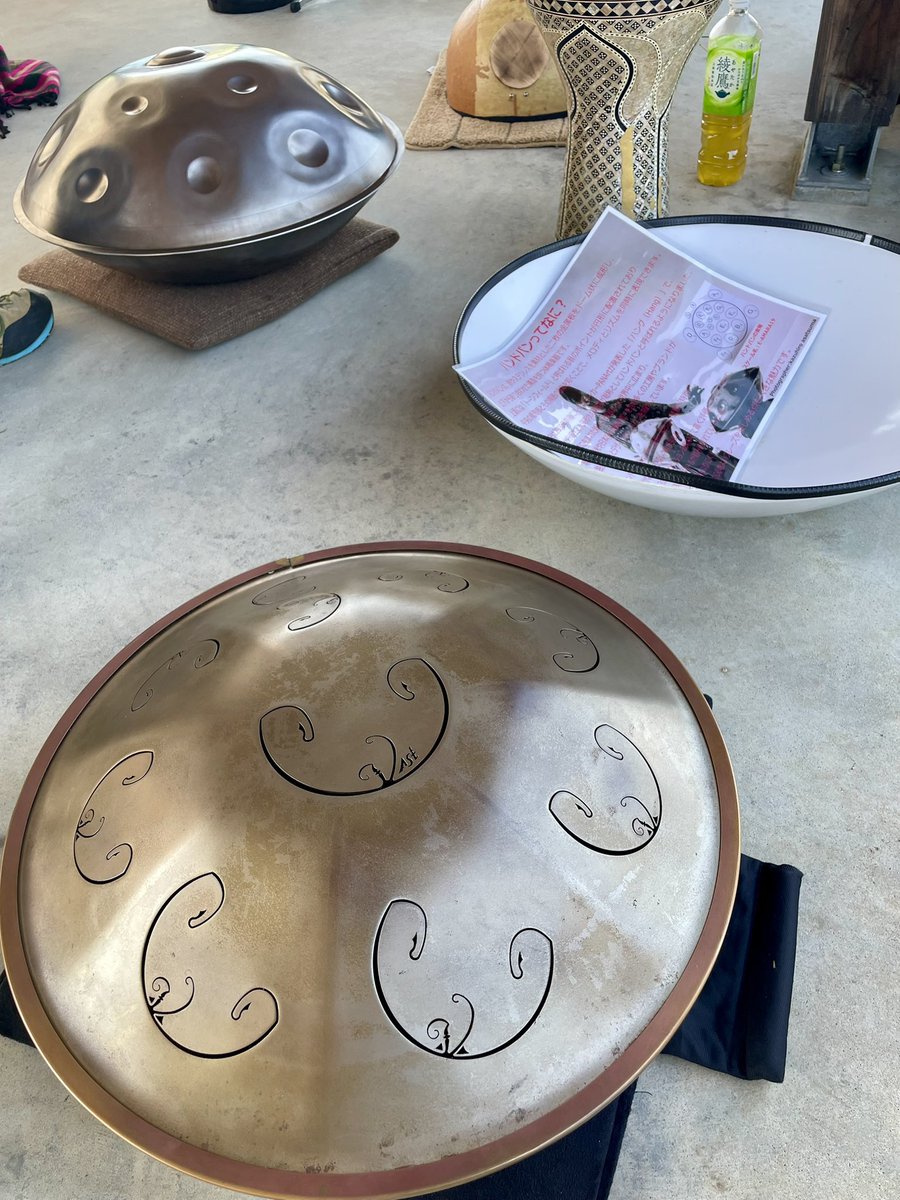 知り合いにプロのハンドパン🥁奏者いるよ。