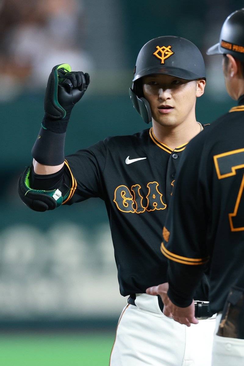 七回裏】巨人 3-3 DeNA #吉川尚輝 選手がセンターへヒットを放ち