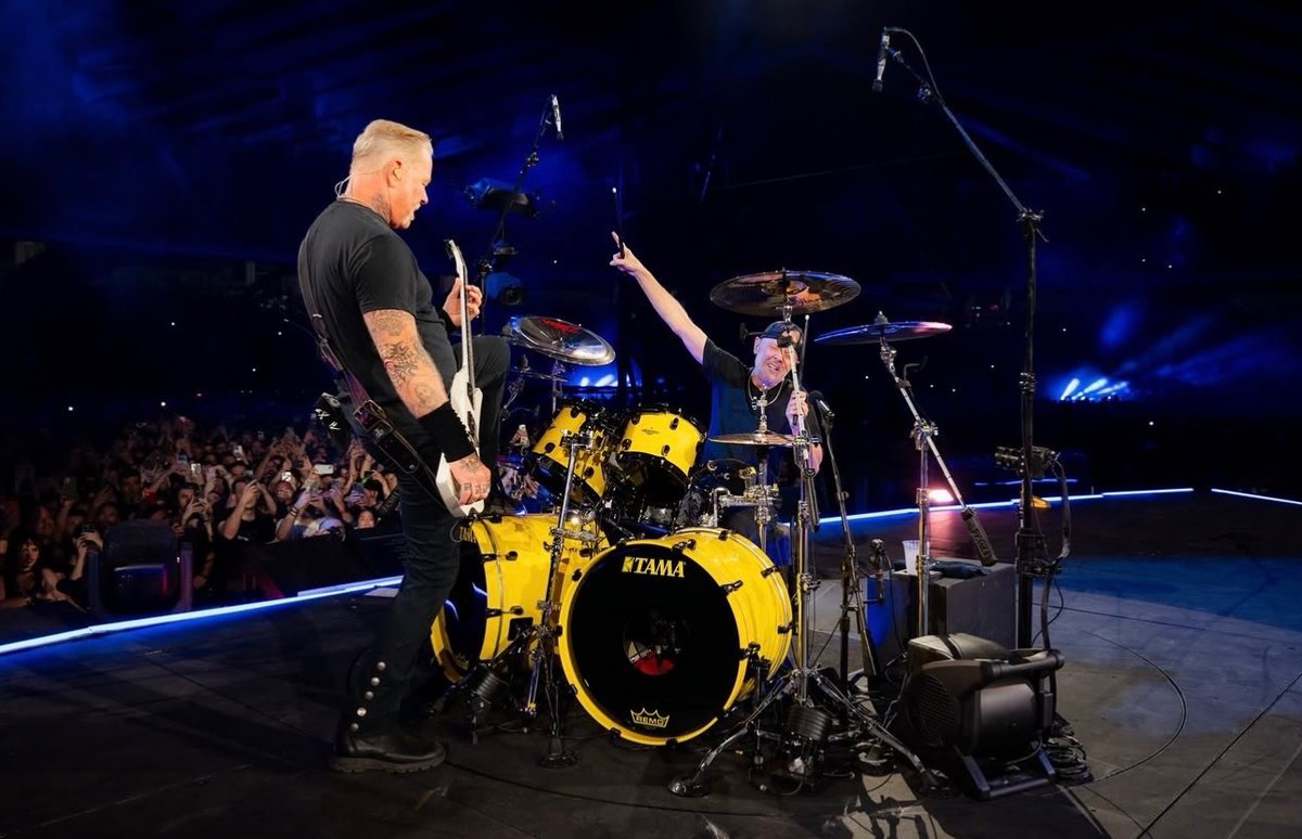 daily james hetfield tweet media
