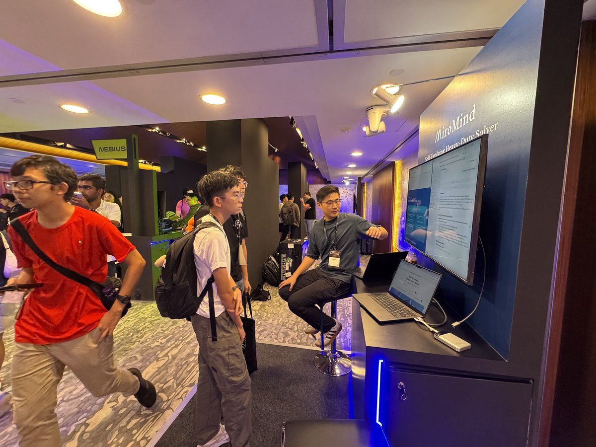 Bin_Wangg's tweet photo. MiroMind is sponsoring AI Engineer Singapore this weekend.

I’ll be at the booth on Sunday. Stop by, say hi, talk shop. 🚀 https://t.co/AtCCgwL0FS