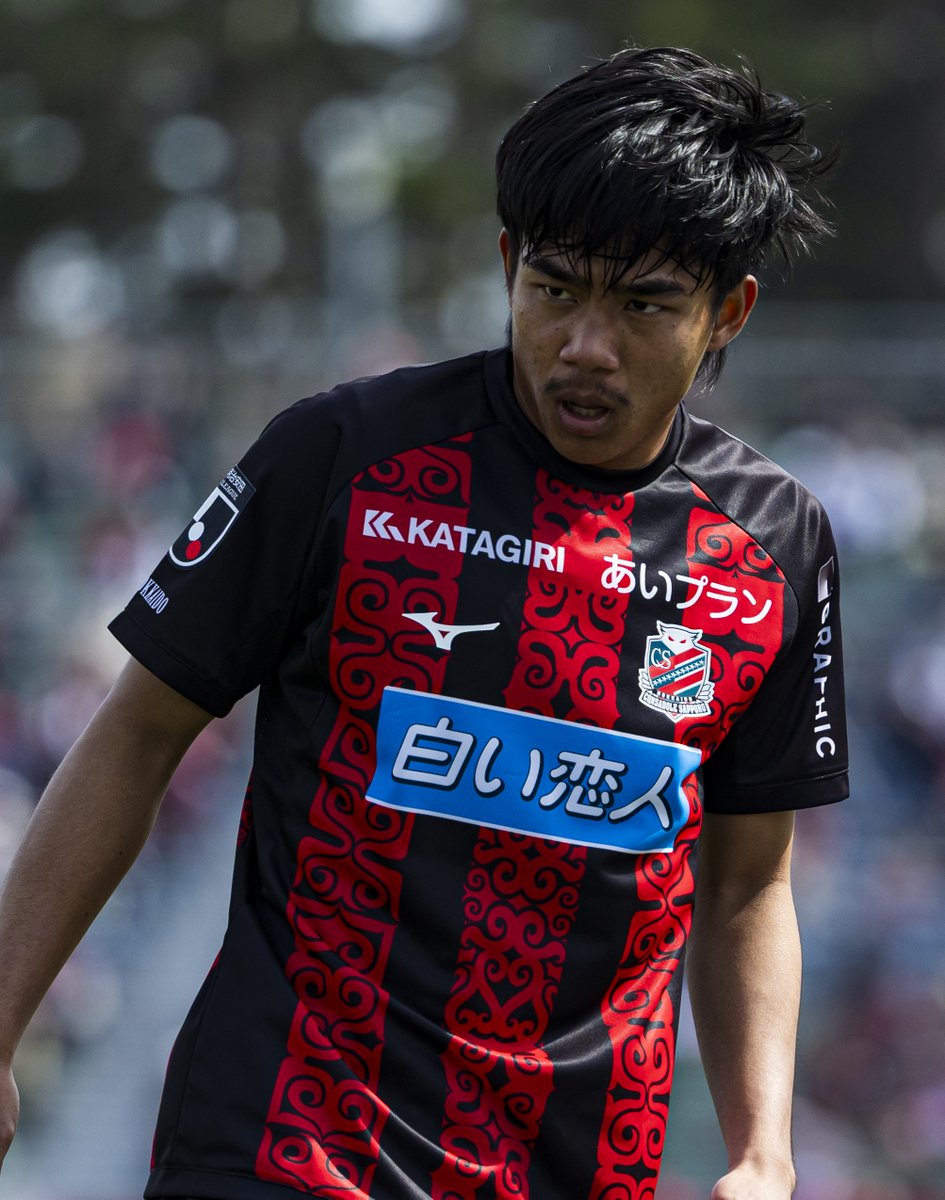 gekkan_consa's tweet photo. 🔴7連勝🔥＆好評発売中⚫️

アウェーで福島に3-0勝利！
2007年以来、19年ぶりの7連勝！✨

先制点を決めたMF堀米悠斗選手が表紙の
月刊コンサ5月号　好評発売中📖

道内主要書店などで販売中！
コーチャンフォーグループ全店舗限定ではポストカード付き！

👇オンラインストア
https://t.co/04B9FuAtv2 https://t.co/JDNKtCjlOl
