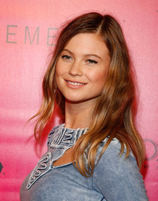 celebcrush4922's tweet photo. Happy Birthday Behati Prinsloo 🎂🎉
#HappyBirthday #Behati #Prinsloo #BehatiPrinsloo https://t.co/B7Xvkpv5RP
