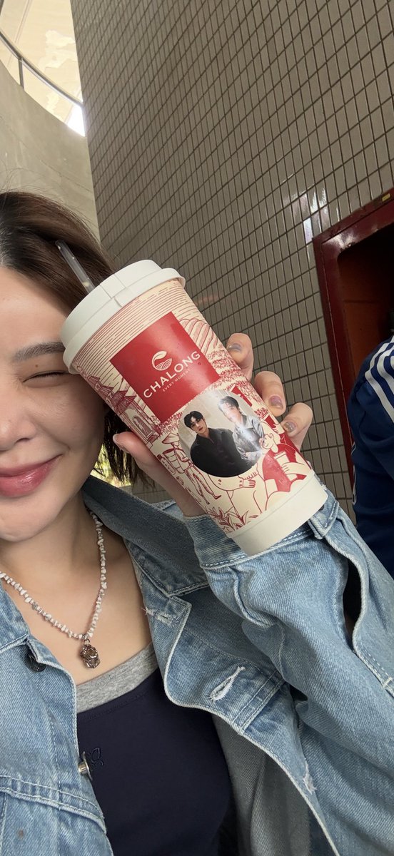 seolstuff_'s tweet photo. ยินดีค่า ☺️🫶🏻 ขอให้ทุกคนดื่มให้อร่อยเลยยยยยย 🧋 150 แก้วจุกๆ 💘✨ #อย่าขอพี่เจน #อย่าขอพี่เจนQ4 #DontBeTooEmotional #CHALONG https://t.co/3dhcQRm0bn