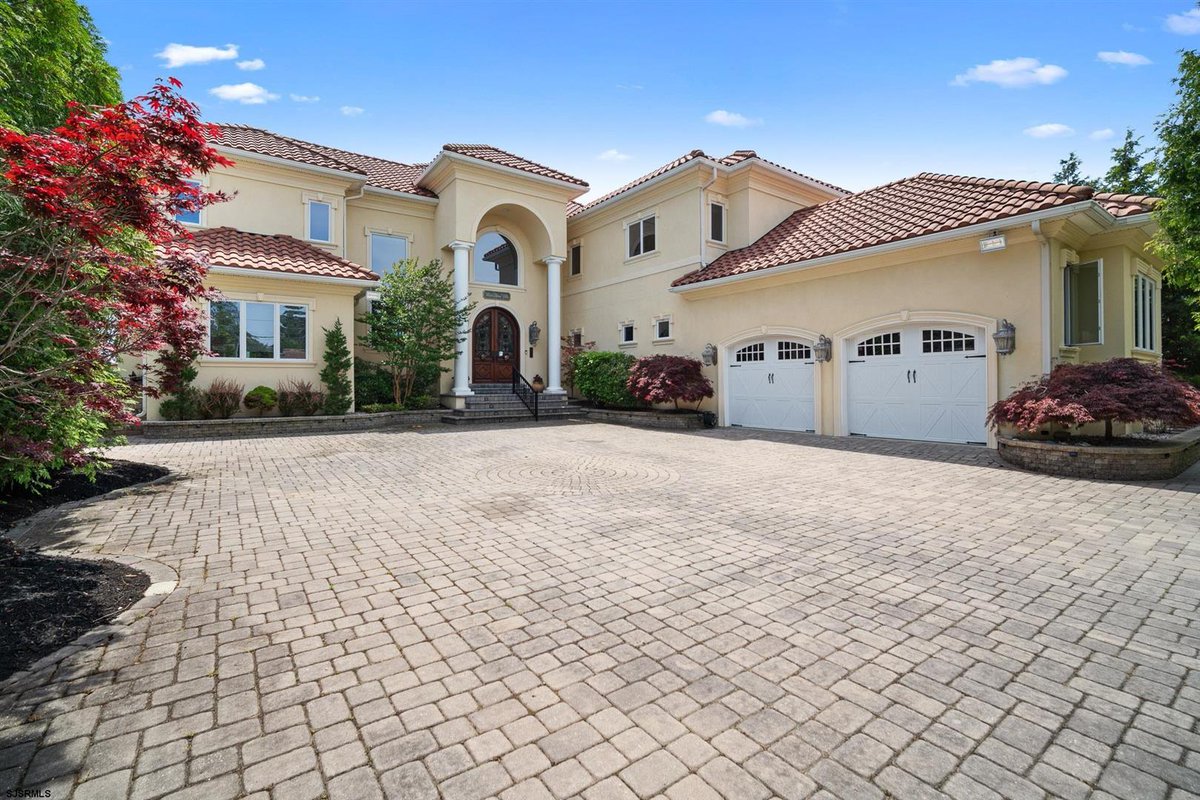 BrigantineNancy's tweet photo. 1/2 Updated pricing  - Check out my new tour.....
Nancy J. Campione
Realtor® Broker Associate
Weichert
609-517-0009
554 W Shore Dr
Welcome to West Shore Villa, a distinguished bayfront estate located on https://t.co/8SxBXBfksq
