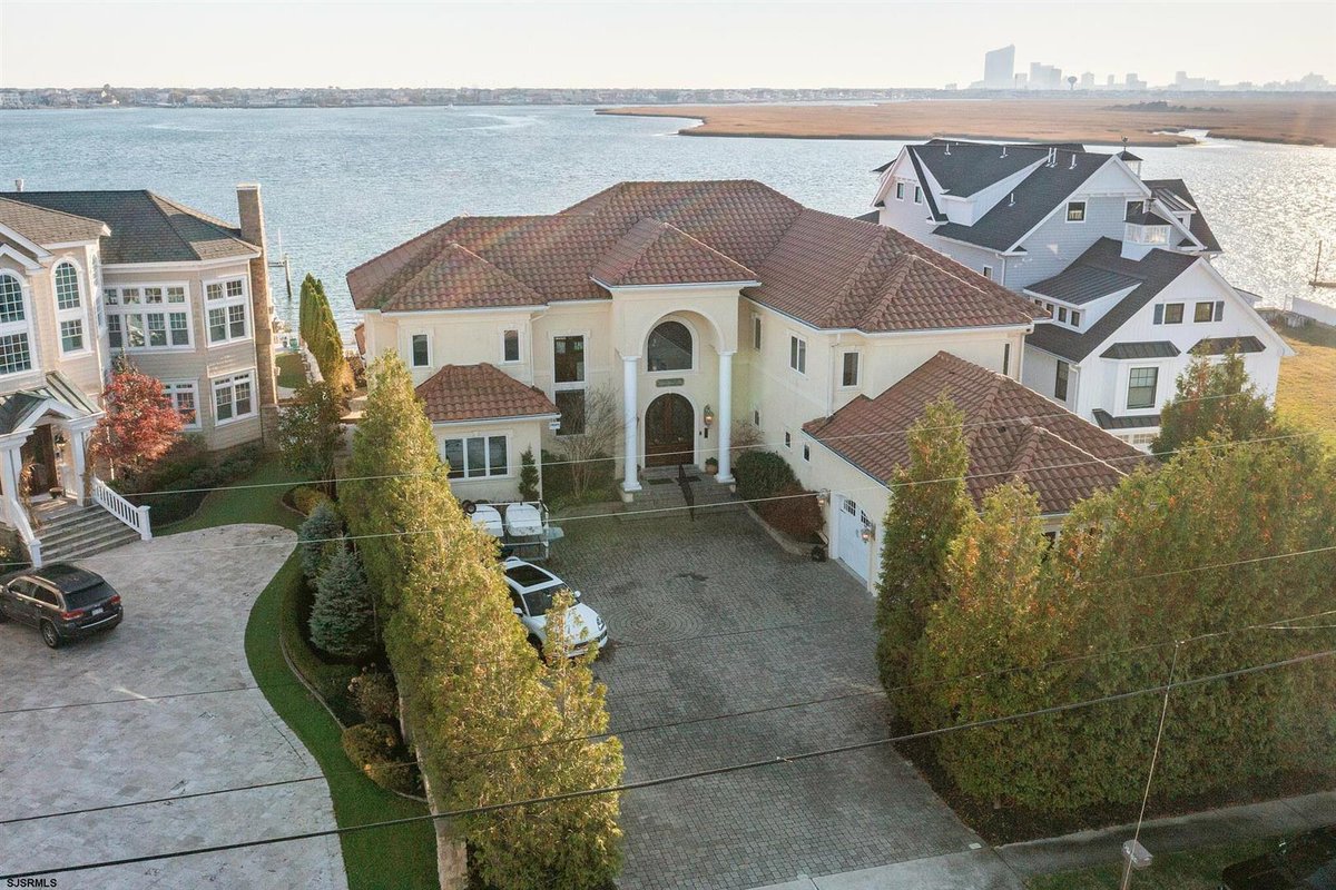 BrigantineNancy's tweet photo. 1/2 Updated pricing  - Check out my new tour.....
Nancy J. Campione
Realtor® Broker Associate
Weichert
609-517-0009
554 W Shore Dr
Welcome to West Shore Villa, a distinguished bayfront estate located on https://t.co/8SxBXBfksq