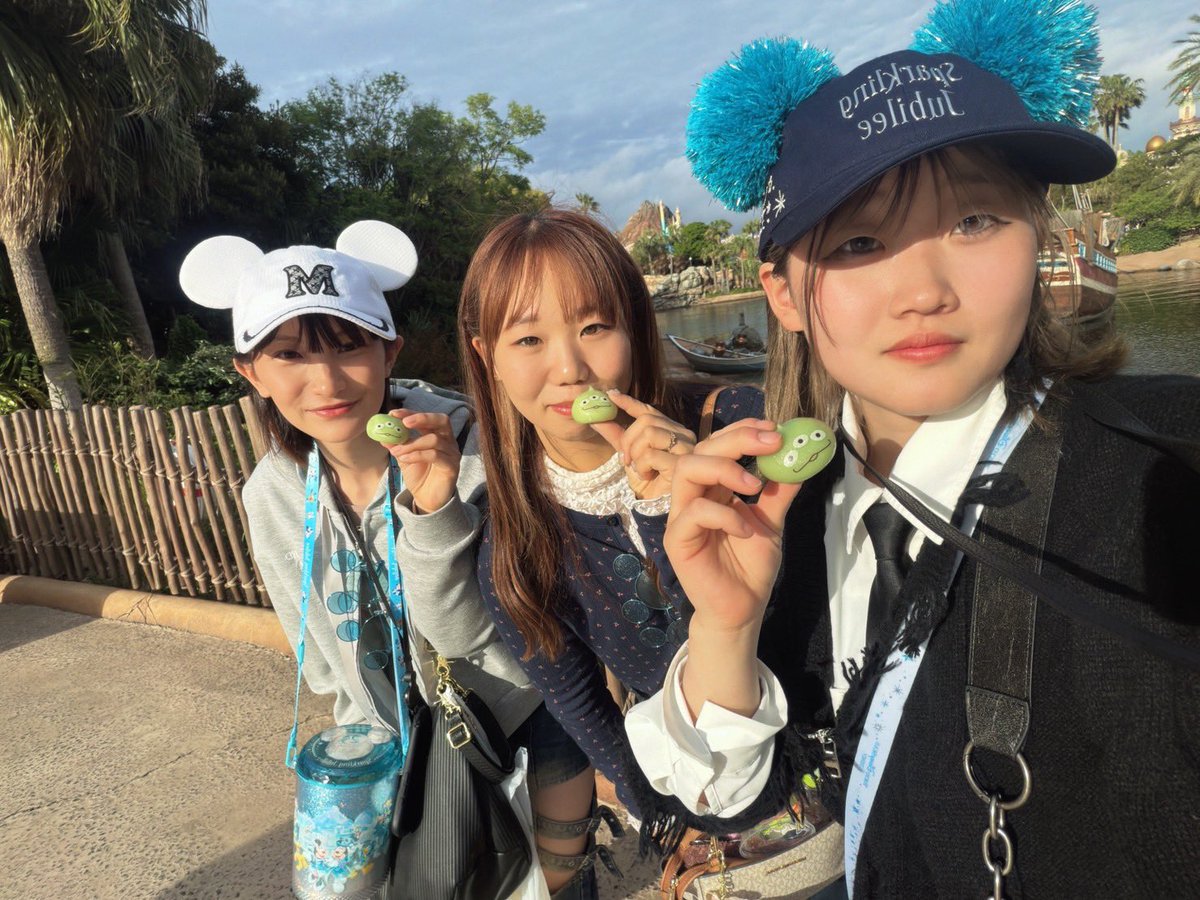S_R_516's tweet photo. 2026.05.07
3人でディズニーシー🐭 https://t.co/bWce63rFcv