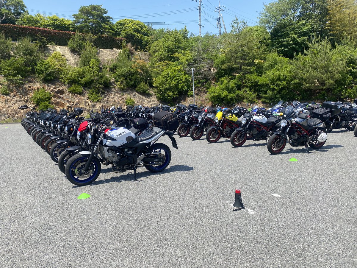 AbsSv650's tweet photo. 本日快晴☀️
ミーティング日和（暑かったけど雨よりずっと良い）でした。
各地からSV乗り（SV系83台）集まって楽しい時間でしたよー。
主催のらこ🦦さんありがとうございました(^^)
ご参加の皆さん気をつけて帰って下さい。

 #SV全車種関西ミーティング2026 https://t.co/wciG4WvA0J