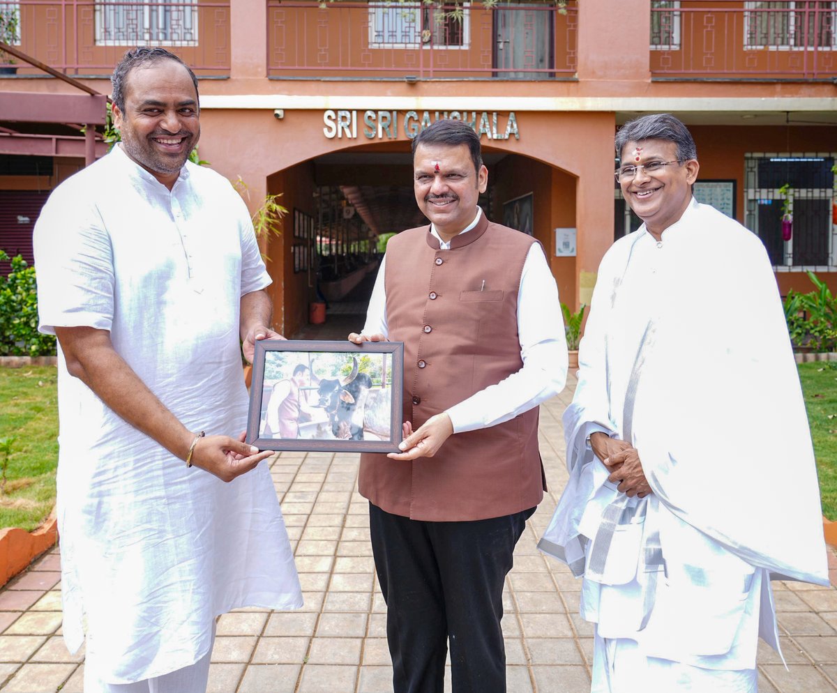 Devendra Fadnavis tweet media