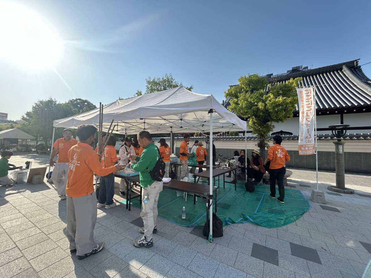 itami_bar's tweet photo. \にこにこリフォームさん終了/

本日、三軒寺前広場にて
塗装体験、屋根職人技術紹介
ブースを出店して下さっていた

#にこにこリフォーム　さんが
終了されています！

素敵なブースをありがとうごさいました！

また、バルでお会いしましょう♥ https://t.co/jTzUzbPOqb