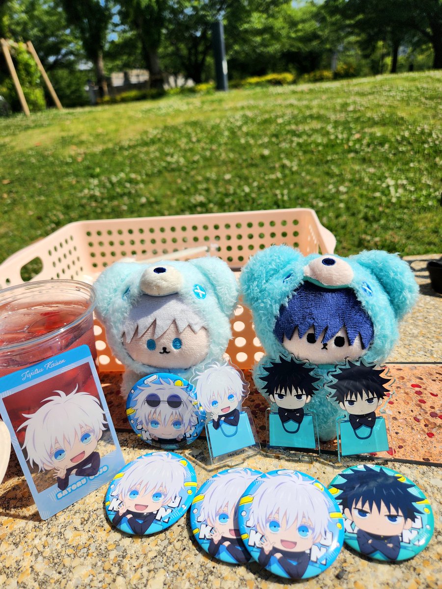 前回完売していた缶バッジ&アクスタが再入荷していたので