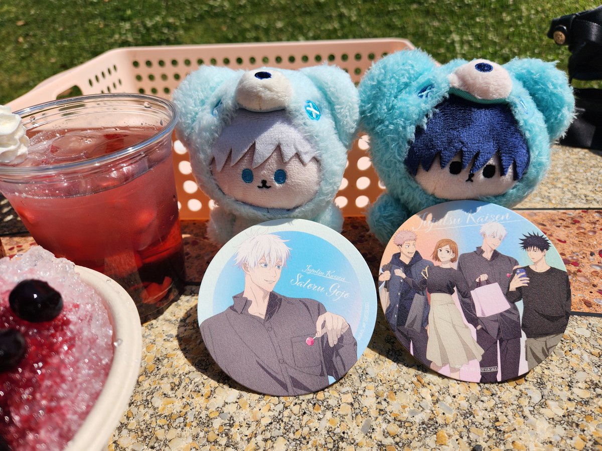前回完売していた缶バッジ&アクスタが再入荷していたので