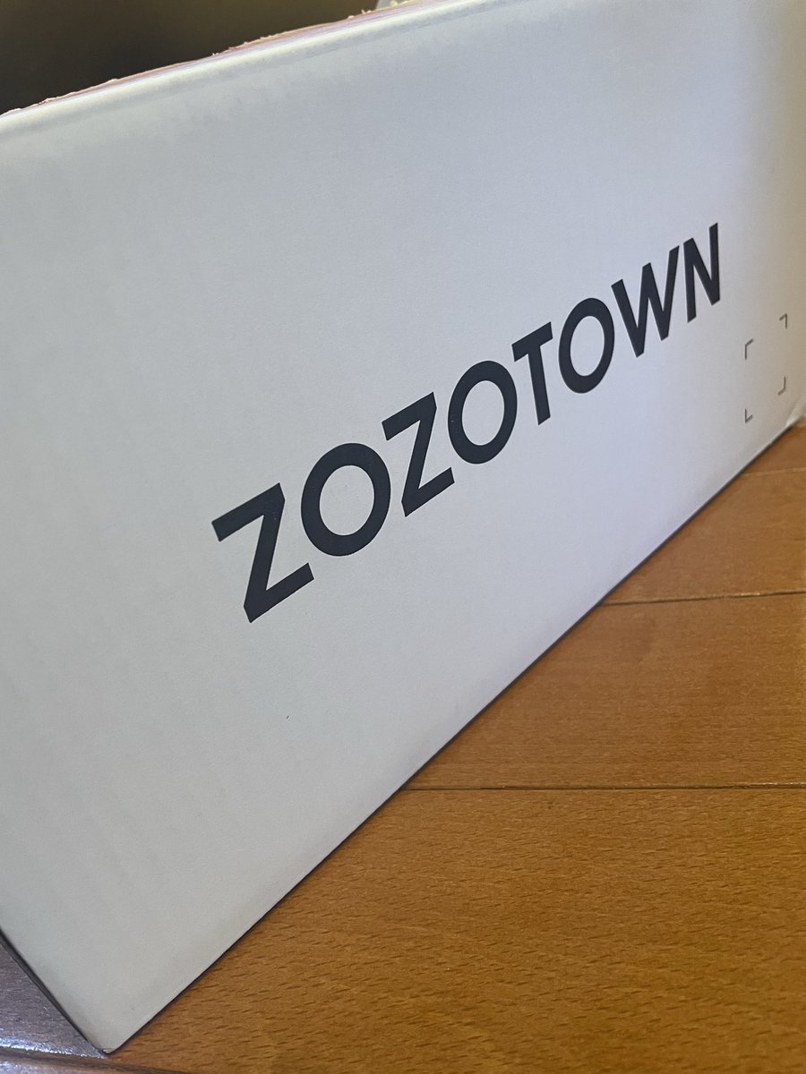 ayaka_tweeet's tweet photo. 初めて白いの届いたぞ...！

#ZOZOWEEK箱CP https://t.co/zT6hokiXkh