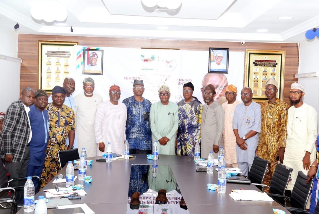 ud_mpp's tweet photo. PRESS RELEASE

LASG SENSITISES STAKEHOLDERS ON ELECTRONIC PHYSICAL PLANNING PERMIT SYSTEM (e-PPPS)

The Lagos State Government, has today,  sensitised key stakeholders on the Electronic Physical Planning Permit System (e-PPPS), a digital platform designed to streamline physical https://t.co/VnaMGI9qbc