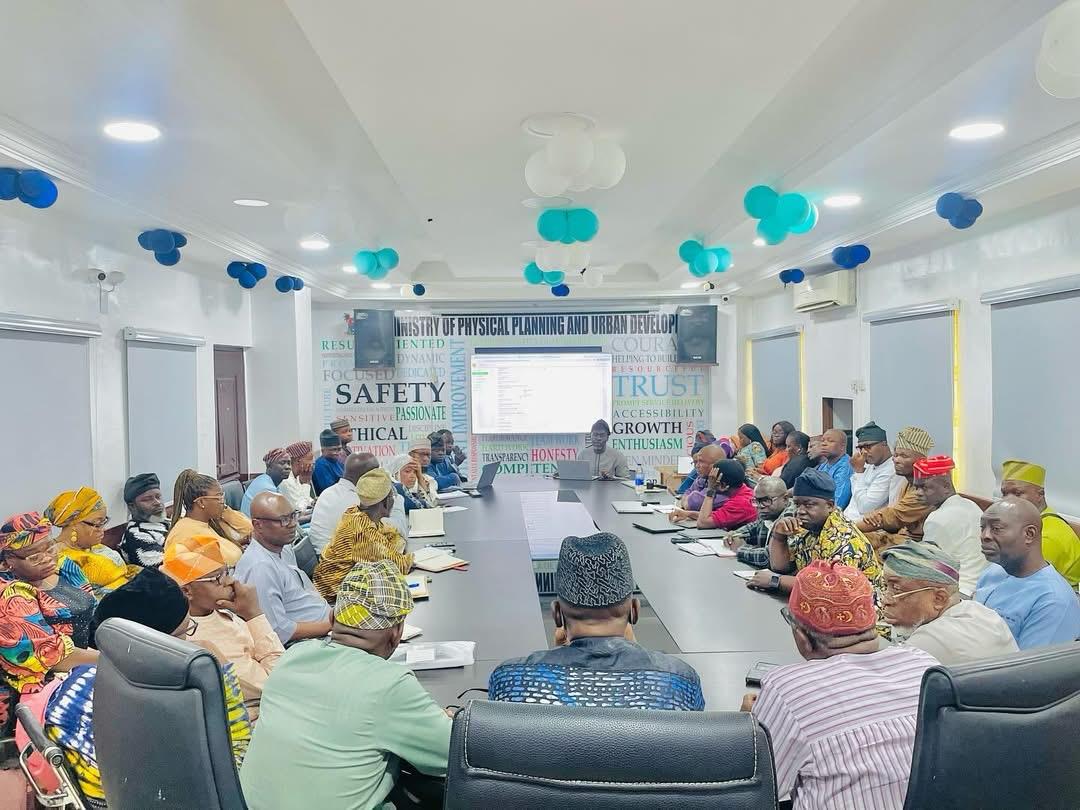 ud_mpp's tweet photo. PRESS RELEASE

LASG SENSITISES STAKEHOLDERS ON ELECTRONIC PHYSICAL PLANNING PERMIT SYSTEM (e-PPPS)

The Lagos State Government, has today,  sensitised key stakeholders on the Electronic Physical Planning Permit System (e-PPPS), a digital platform designed to streamline physical https://t.co/VnaMGI9qbc