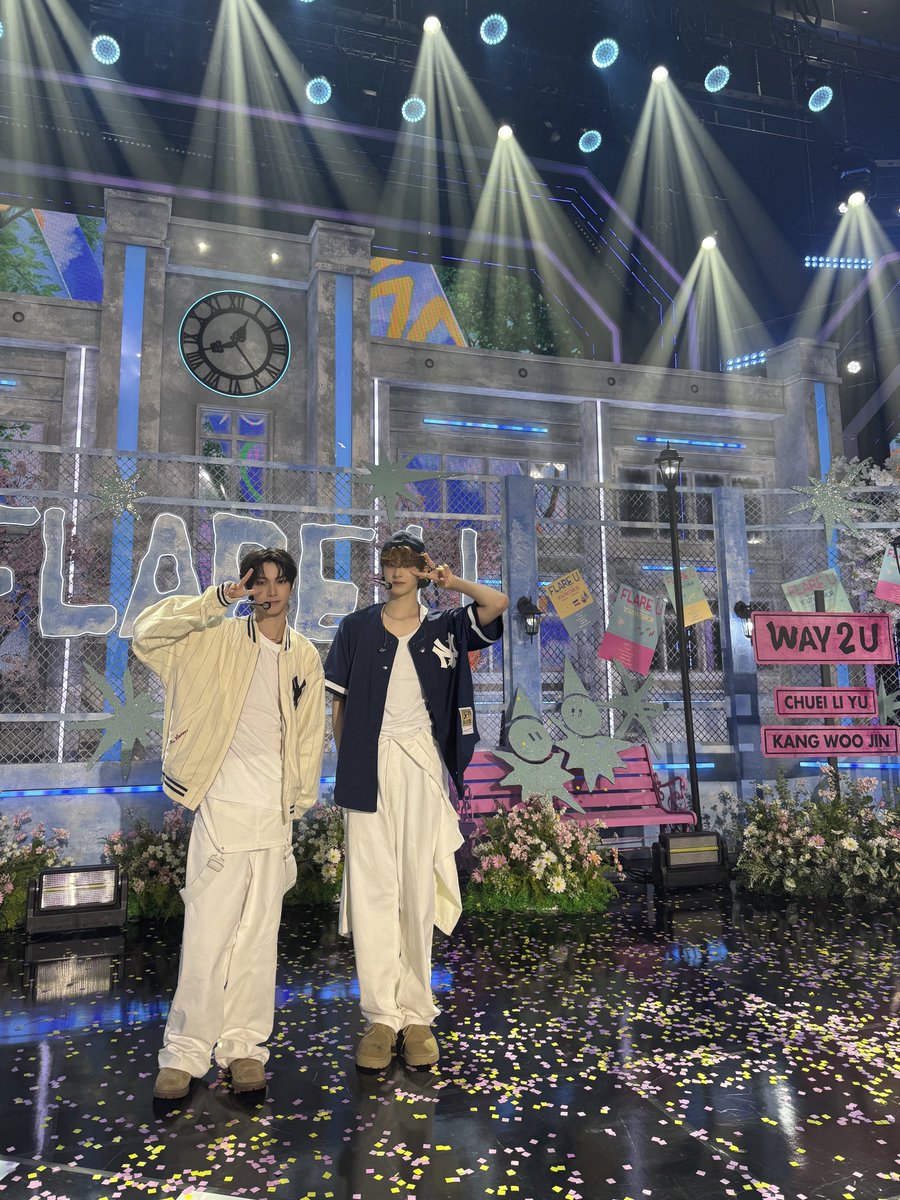 flareu_official's tweet photo. [#FLARE_UPDATE] 260516 MBC 쇼! 음악중심

#FLAREU #플레어유
#YOUTH_ERROR #WAY2U https://t.co/W6JSrqSRPI