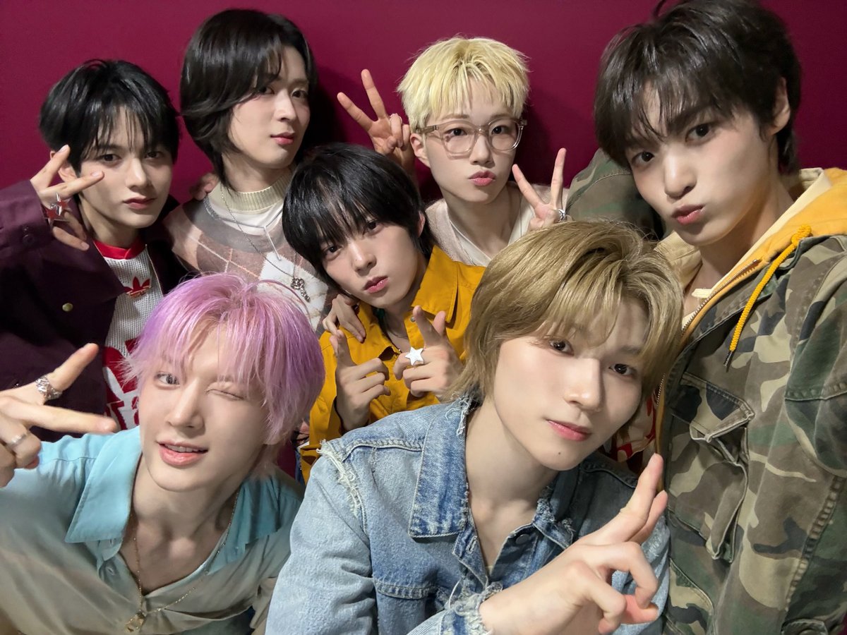NAZE_officl's tweet photo. [📸] 오늘 음악중심도 People Talk 제대로 보여드리고 왔습니다🔥

#NAZE #네이즈 https://t.co/clI4cPwtUr
