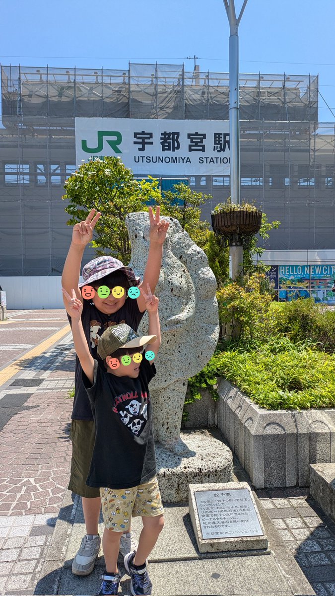 this_is_hanger's tweet photo. 近所で観光するブーム。楽しい。今日は餃子像からのみんみん。あとフェスタ。パパはまんだらけでサイレントメビウスの下敷きを購入( ˘꒳˘  )ｼﾞｰﾝ
#子育て https://t.co/V2TKcHJtBL