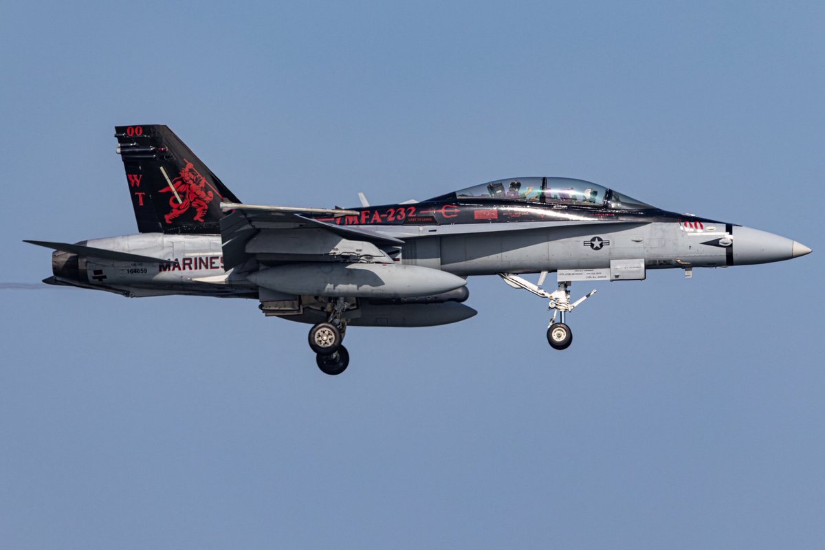 Chr0102's tweet photo. 喜びの20降り😈🙌

VMFA-232 "Red Devils"
F/A-18D WT-00 164659
IWK/RJOI
2026.5.16 https://t.co/17CmT88NMo