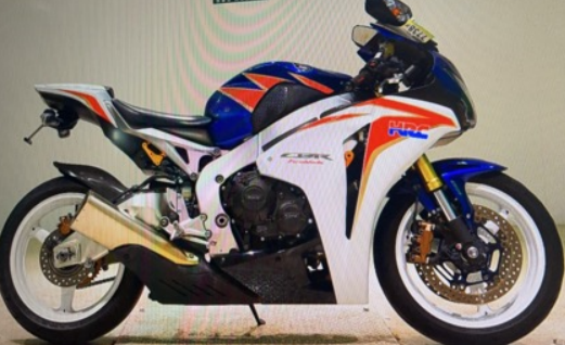 mfd_nagoya's tweet photo. 当店お客様のバイクが盗まれました。
5/13日～5/14日ごろ発生
千葉県千葉市
ナンバー：千葉　な　709
JH2SC59C1BK　逆車の逆車
CBR1000RR SC59型
レオビンチスリップオン
ストライカーBステップ
情報ございましたら、近隣の警察又は、当店、メッセージ等お寄せください。
またシェア頂けると幸いです。 https://t.co/Onhv1anLoY