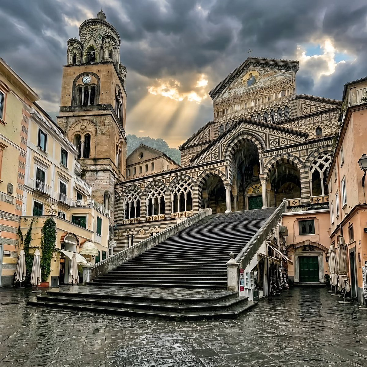 MissCelaneaOne's tweet photo. Amalfi, Italia https://t.co/NeWjElGMvV