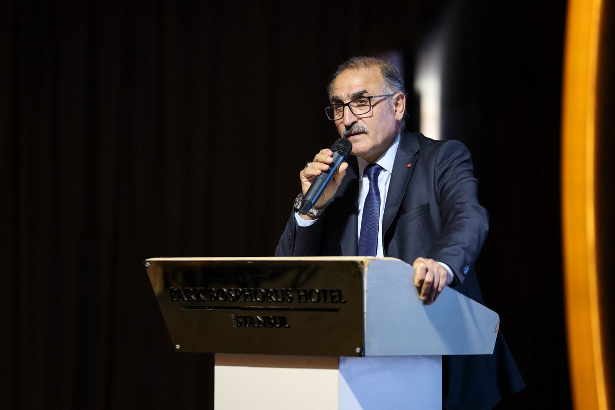 TFD1969's tweet photo. Türkiye Fizyoterapistler Derneği tarafından düzenlenen “Fizyoterapide İnovasyon Buluşması”nda;
Ev sahibi olarak Dernek Başkanımız Zafer Aksungur’un öncülüğünde,
İstanbul Vali Yardımcımız Sayın Hasan Gözen ve
İstanbul İl Sağlık Hizmetleri Müdürü Op. Dr. Zülfü Kılıç’u ağırlamaktan memnuniyet duyduk.

Mesleğimizin geleceği, sağlık sistemindeki yeri ve fizyoterapide yenilikçi yaklaşımların değerlendirildiği bu kıymetli buluşmada, protokol katılımlarıyla bizleri onurlandıran değerli misafirlerimize teşekkür ederiz.

Bilimsel üretimin, mesleki birlikteliğin ve fizyoterapide inovatif yaklaşımın güçlenerek devam etmesini diliyoruz.