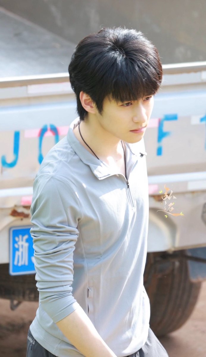 xiaoxinxuu's tweet photo. อาบน้ำวันละสิบรอบแต่จะไปลงกรวย😭

#บันทึกส่วนตัวของอู๋เสีย2 #吴邪私家笔记2 
#สวีเจิ้นเซวียน #XuZhenxuan https://t.co/dtxwD6bRS1