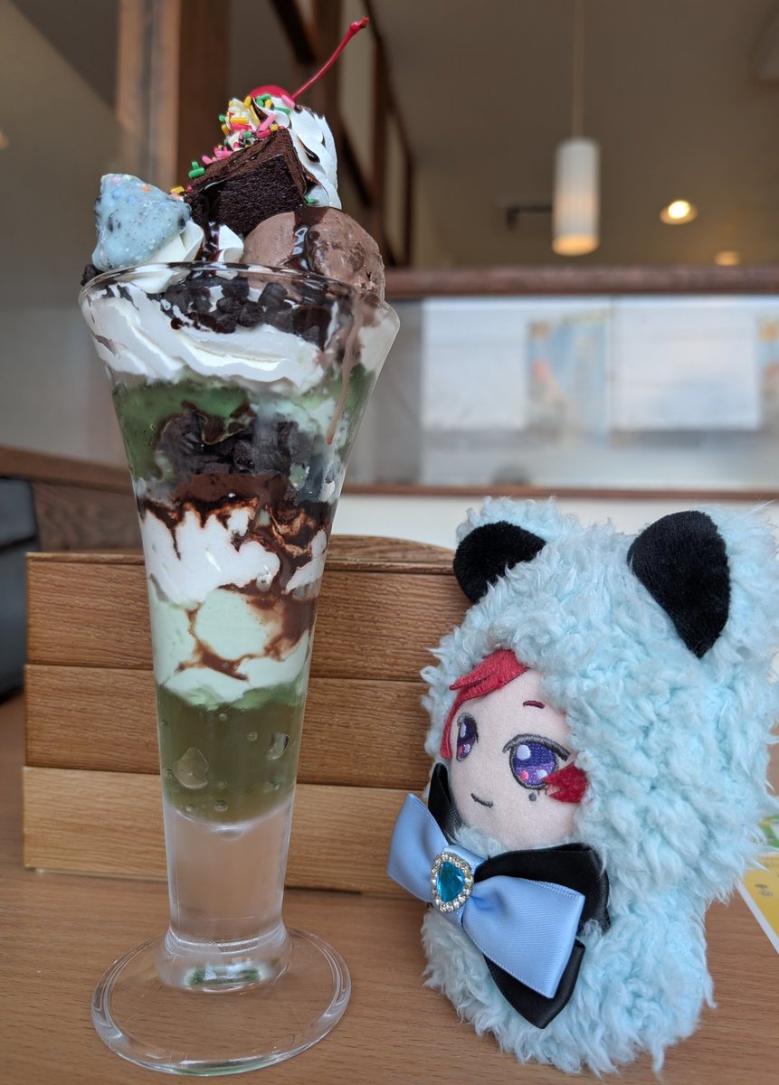 今年もミントパフェ食べに来たよ。 履歴遡ったらクロエちゃん連れて