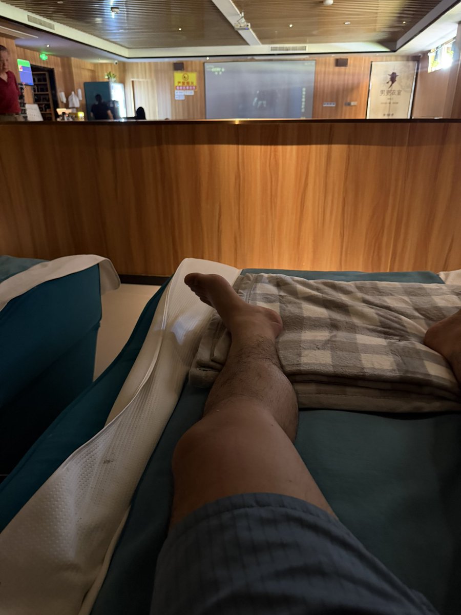 we50171717's tweet photo. 被朋友带来南京新开的浴室搓澡，店里女的特别多，就是长得不好看，本来还想点一个，看到长相之后内心想算了算了😂 https://t.co/auFVrO5Vay