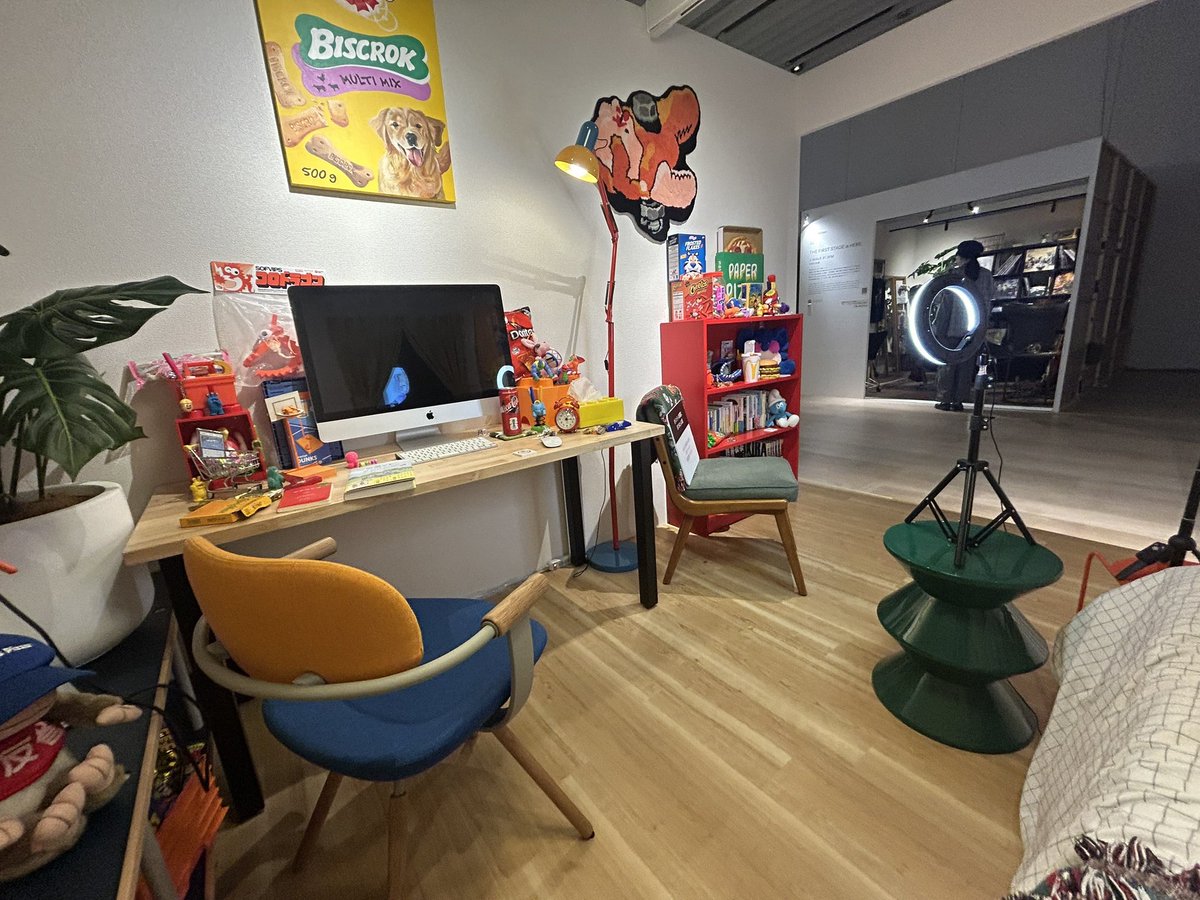 iek_ear's tweet photo. 虎ノ門ヒルズで開催のTOKYO ROOMS展。佐伯ポインティさんの部屋が一番好きでした！
ポインティさんの作品がこんなに素敵な部屋から生まれてることに大感動。座って眺める部屋の角度で、また楽しさが違うのもおもちゃ箱みたい。
自分も面白くて楽しい部屋で過ごしてみたいです！
＃私の好きな部屋 https://t.co/n4J8rA7rkW