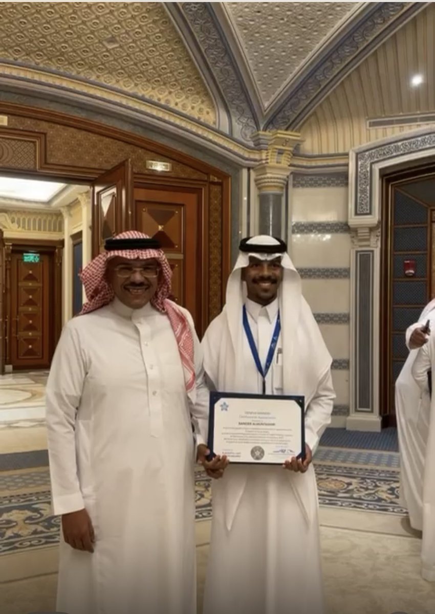 abotaki2014's tweet photo. تكريم المخـترع / بندر بن تركي المنتشري احد المبتكرين الذين حققوا حضورًا وطنيًا مشرّفًا في أحد أبرز المحافل العالمية في مجال الابتـكار والحاصل على المركز الثاني والميدالية الفضية نظير مشاركته المتميزة في معرض جنيف الدولي للاختراعات https://t.co/3lucQT39hb