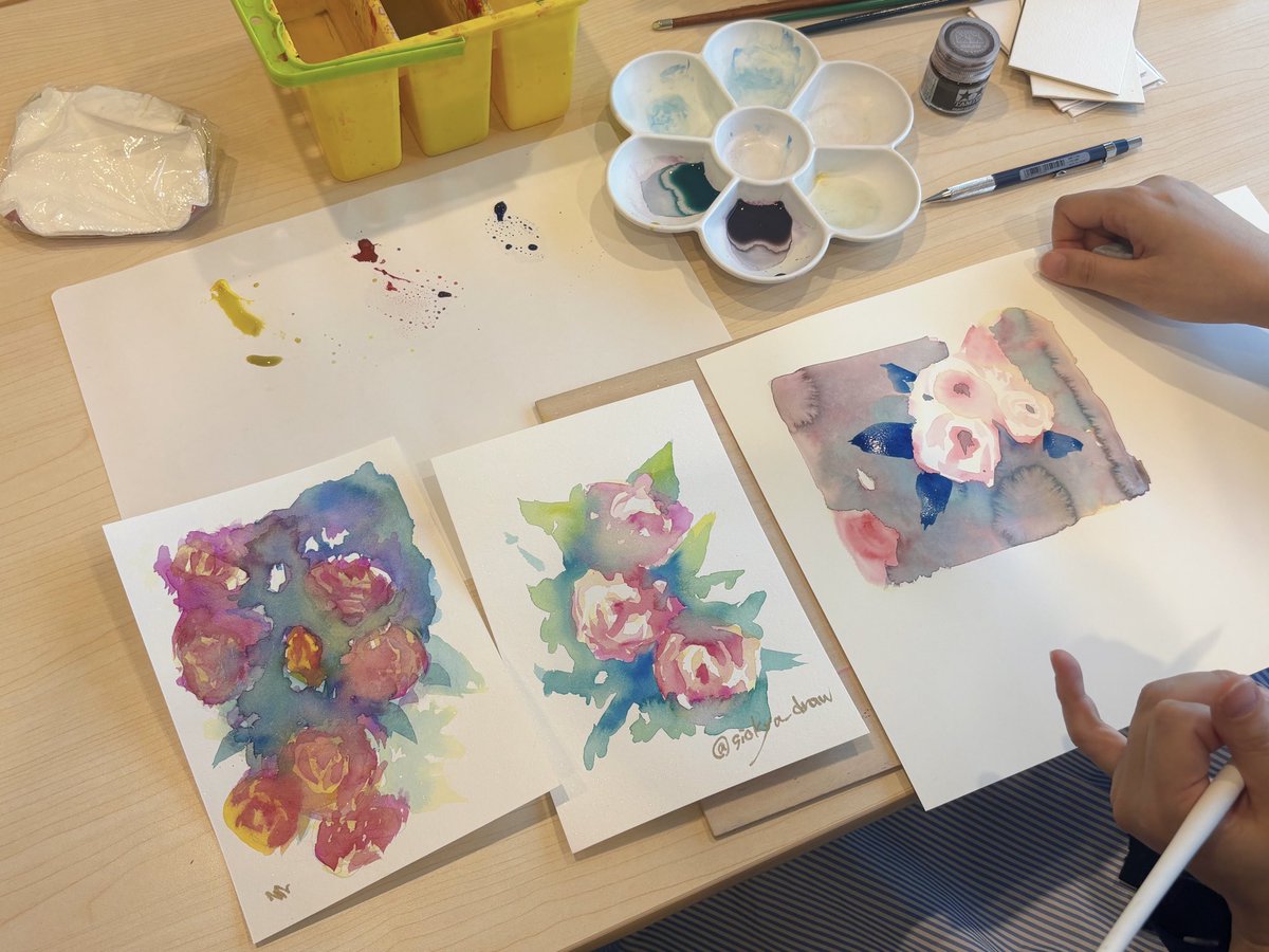 wn_jp's tweet photo. #WN美術部

『月に1度、部室に集まってみんなで絵を描く』

5月の部活の日が終了しました。

はじめましての方や1年振りの方、ゲストの方など、リアル・オンラインで、それぞれご自身の制作に集中して取り組みました😌🙏。

https://t.co/1cZguQdQwy https://t.co/dmEv5Oyz5Q
