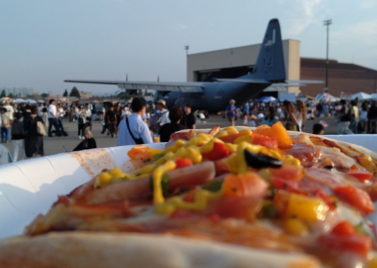 spnh7569's tweet photo. 肉とピザとC130 https://t.co/A7cBqvHuyU