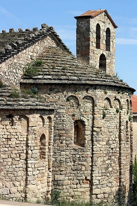 Altomedieval's tweet photo. SAN BENITO DE BAGÉS
Románico - Siglo XII- Barcelona
https://t.co/OaQWB8cN3S 

El monasterio benedictino de San Benito de Bages . De época románica, aunque de fundación en 967, hoy en día se conserva la iglesia de una sola nave,, la cripta, los campanarios y el claustro. https://t.co/MBxaCAkDhH