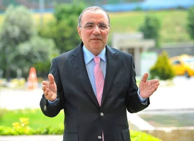 ErdemAslanoglu's tweet photo. Bugün yokluğun 12. senesinde yine içimizi aynı sızıyla dolduruyor baba…
Bize bıraktığın dürüstlük, emek ve insanlık mirasıyla yaşamaya devam ediyoruz.
Seni özlemle, rahmetle ve dualarla anıyorum. Mekânın cennet olsun. 🤍
#FeritMevlütAslanoğlu https://t.co/iRvKjTKlpP