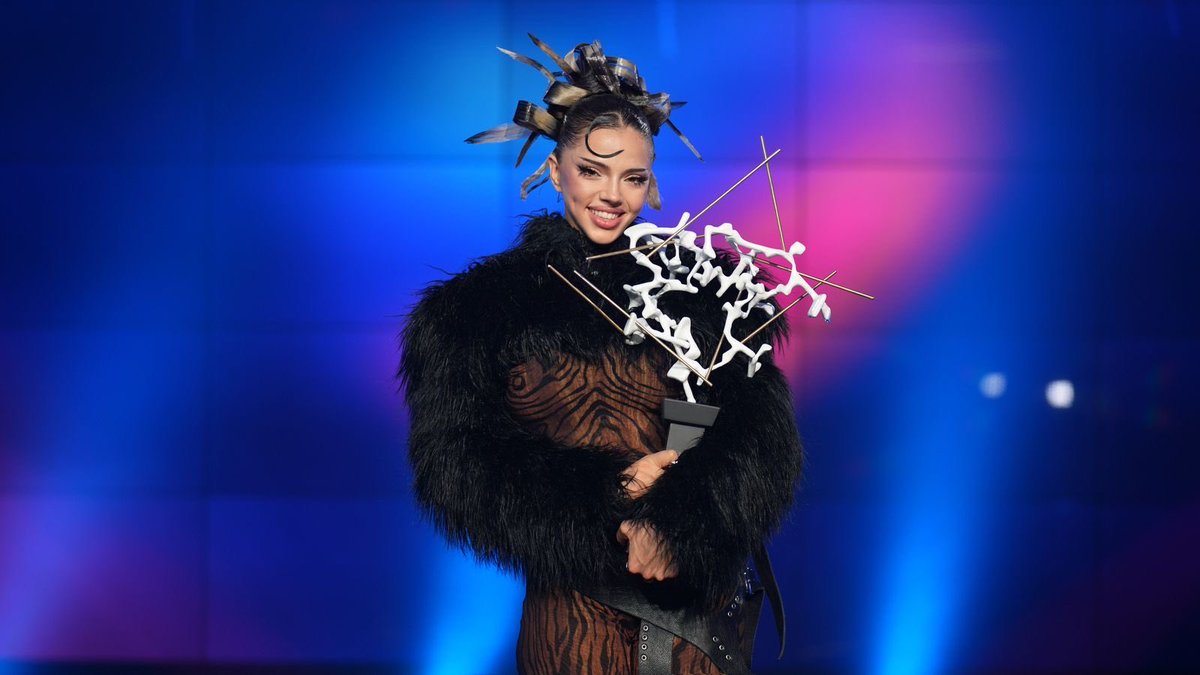 Bulgaria's tweet photo. 🇧🇬 Ready for the riot tonight, Europe? 🔥
DARA is bringing Bangaranga to the Grand Final and we’re turning Vienna into a party!
Are you ready? Let’s go! 💥
#Eurovision #Bangaranga #Bulgaria https://t.co/qb1vLzBbhm