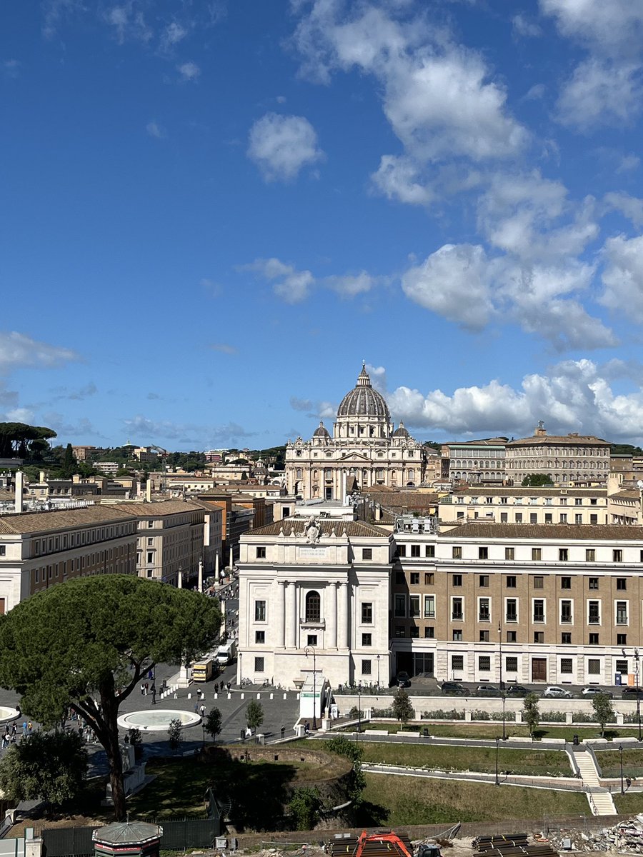 smile_alias's tweet photo. Suite Rome 📸 https://t.co/2fnAGOPp63