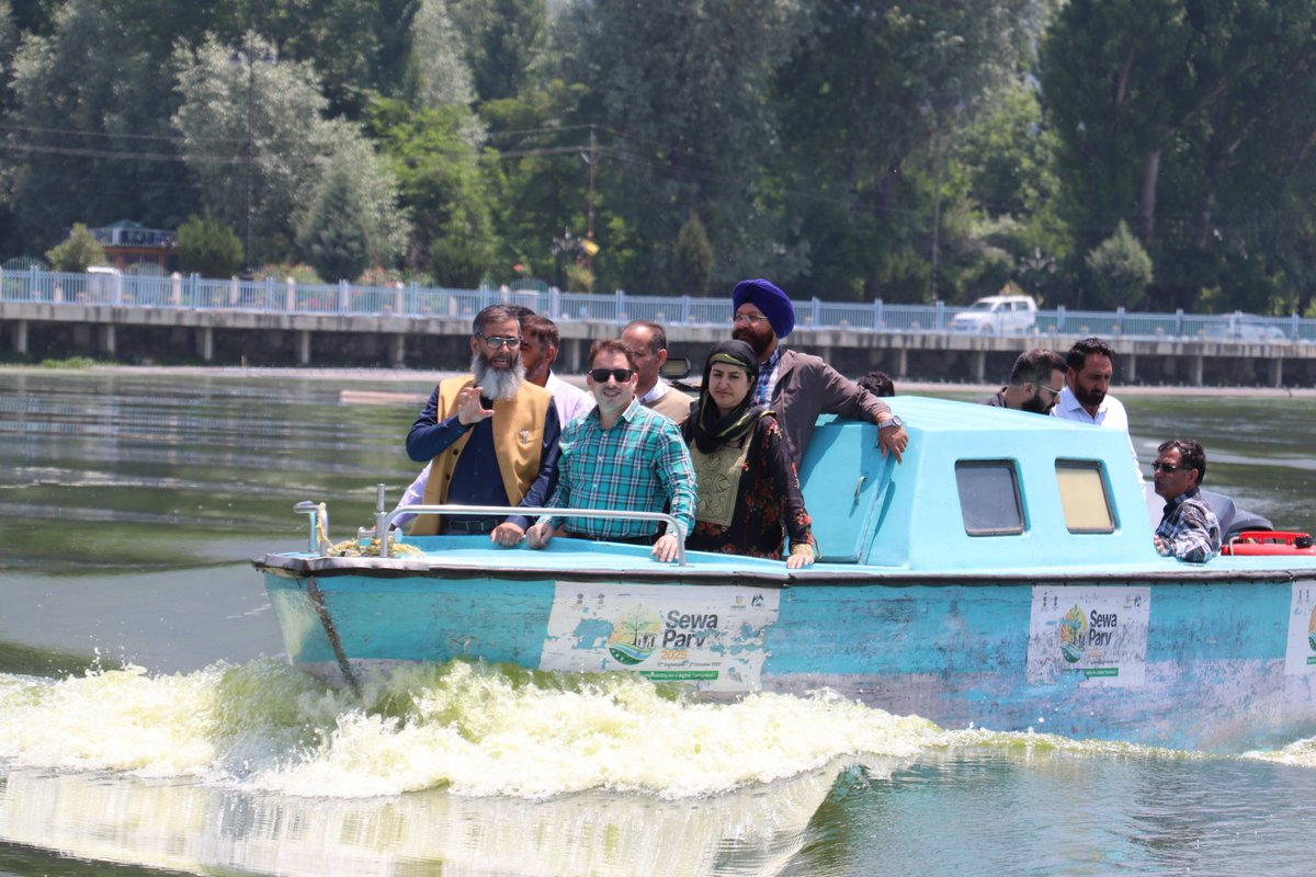 jklcma's tweet photo. In view of the upcoming Eid and Muharram, VC LCMA, Mr. Khurshid Ahmad Shah, JKAS today took stock of the ongoing works in Dal Lake and reviewed the progress of restoration and maintenance measures being carried out on the ground.
@diprjk 
@JKHUDD1 https://t.co/uyUMCSCOmG