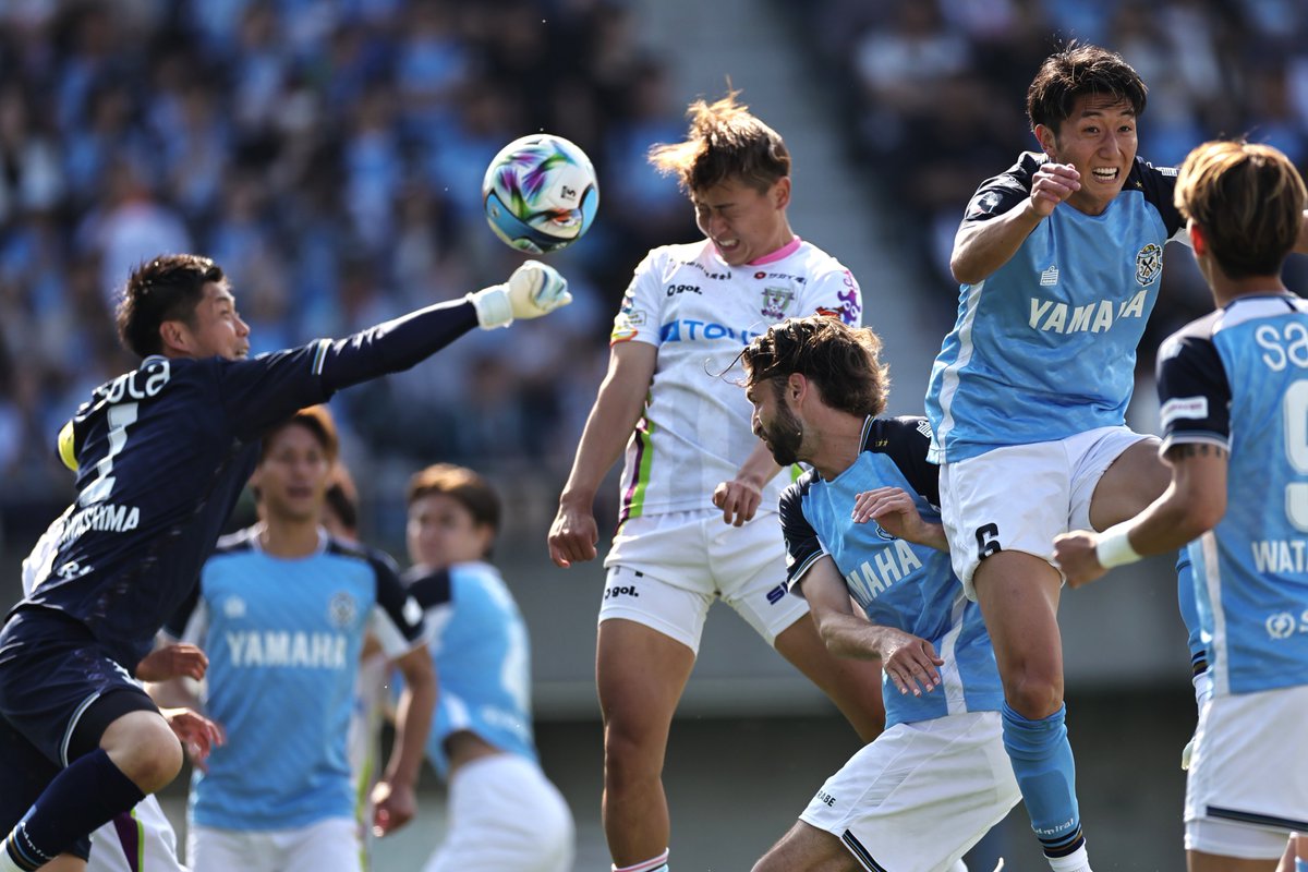 shizusports's tweet photo. #ジュビロ磐田 と #藤枝ＭＹＦＣ が対戦する「 #蒼藤決戦 」は３－０で藤枝が快勝。アウェーでは初勝利を挙げました。 #槙野智章監督は「ペイショット選手にただロングボールを入れるだけだったので、対策はかなり簡単だった」と前回対戦に続き豪語しました。 https://t.co/6Dl04kQDds