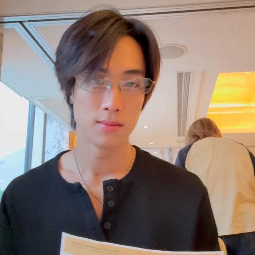 qjun ˚⋆ tweet media