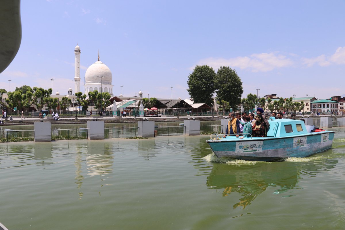 jklcma's tweet photo. In view of the upcoming Eid and Muharram, VC LCMA, Mr. Khurshid Ahmad Shah, JKAS today took stock of the ongoing works in Dal Lake and reviewed the progress of restoration and maintenance measures being carried out on the ground.
@diprjk 
@JKHUDD1 https://t.co/uyUMCSCOmG