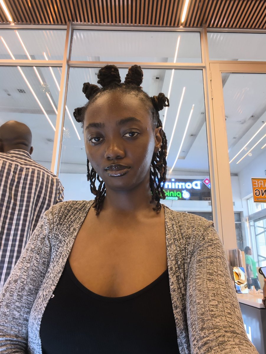 mfoni_'s tweet photo. Choose wisely 
Me or your ex https://t.co/SgwO6qd7is